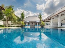 Villa Windu Asri, Piscina